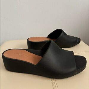 Gentle Souls by Kenneth Cole black slides size 8